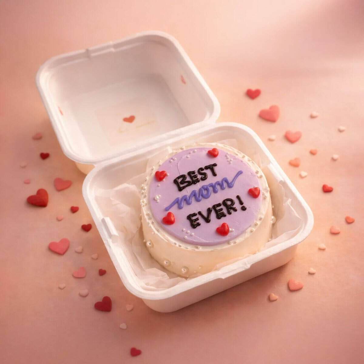 Decorated round cake with "Best Mom Ever" message, hearts, for Mother's Day in Chennai. best mom cake ever, best mothers day cake, mini cake, bento cake